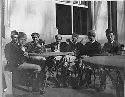 Dudácká kapela při odpočinku