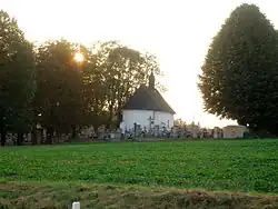 Hřbitovní kostelík sv. Ondřeje ve Strmilově.