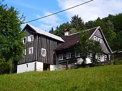 Typické roubené stavení ve Stromkovicích