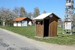 Autobusová zastávka ve vesnici (2019)