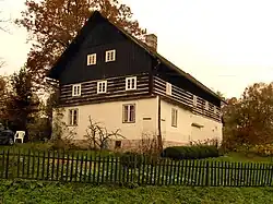 Poloroubený dům ve Stráži