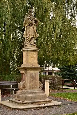 Strupčice - socha svatého Jana Nepomuckého.jpg