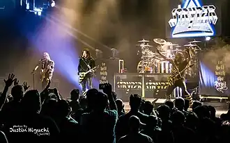 zleva: Tim Gaines, Michael Sweet, Robert Sweet (vzadu) a Oz Fox