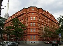 Studentská kolej - bývalá Švehlova kolej s kinem (Žižkov).JPG