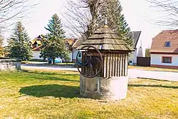 Studna s přístřeškem v Žumberku.jpg