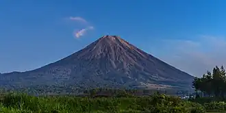 Semeru z vesnice Sumberurip (květen 2021).