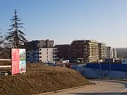 Pohled na Suomi Hloubětín z ulice Kolbenova