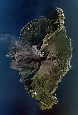 Ostrov Suwanose-džima na leteckém snímku z roku 2009 n