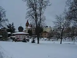 Synagoga v roce 2005 (zhruba uprostřed snímku)