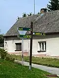 Rozcestníky ukazují cestu k jednotlivým domům