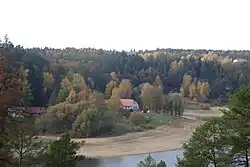 Pohled na dolní část Štědronína od řeky Otavy