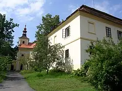 Svatý Jan, kostel a fara.jpg