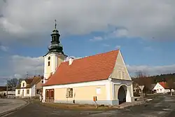 Kaple v obci kombinovaná s kovárnou