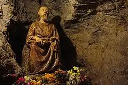 Socha svatého Svorada v jeskyni