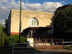 čelní pohled na bývalou velvarskou synagogu