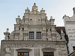 Tábor, Pražská 210, štít.jpg