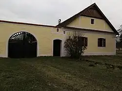 Týn, dvorec čp.1.jpg