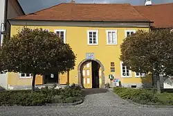 Dům U Zlatého slunce na náměstí Míru v Týně nad Vltavou