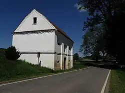 Těchobuz, sýpka.jpg