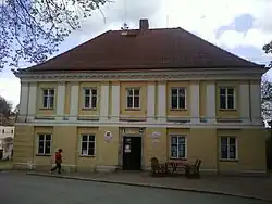 Těchobuz (škola).jpg