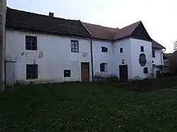 Třebíz - čp. 20 (vlevo) a čp. 19.JPG