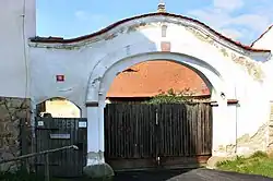 Třebeň, homestead No 19, gateway.jpg