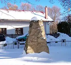 Zadní pohled na pomník