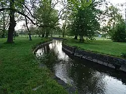 Zlatá stoka, průtok Třeboní