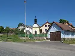 Soubor staveb na návsi