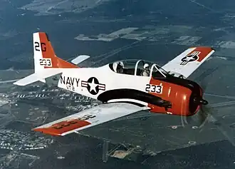 Letoun T-28B náležející US Navy
