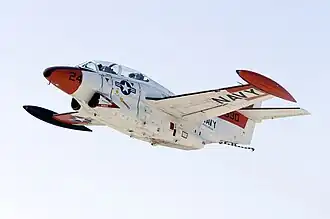 T-2C Buckeye vzlétá z námořní letecké základny Patuxent River