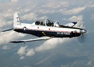 T-6A Texan II letectva USA startuje z letecké základny Randolph
