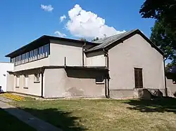 Stará sokolovna z roku 1930, která prošla v 80. letech adaptací