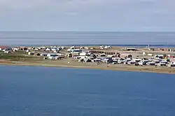 Správním centrem ostrova je Gambell