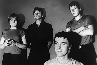 Talking Heads v roce 1977. Na obrázku zleva: Tina Weymouth, Jerry Harrison, David Byrne a Chris Frantz.