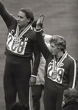 Tamara Pressová a Galina Zybinová (vpravo) v roce 1964