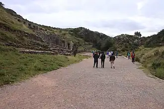 Přístup k lázním (od východu)