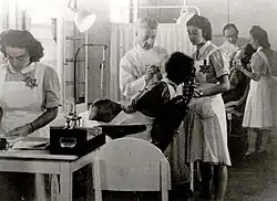 Zubní lékař v táboře Westerbork