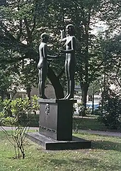 Sousoší Pohádka a pravda od Johana Gunnara Finna.