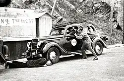 Taxi zaparkované v ulici, 1947