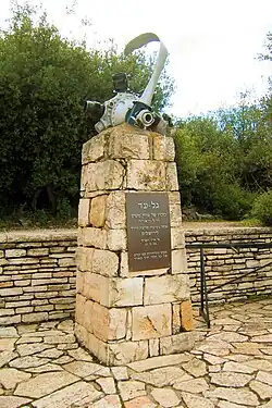 Pomník na vrcholu Har Tajasim