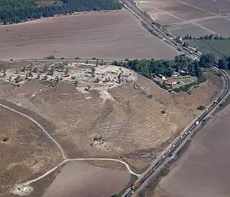 Pohled na archeologickou lokalitu Tel Megido