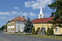 Masarykovo náměstí se školou a farou