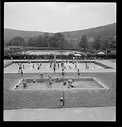 Terasový plavecký bazén Baden, 1942
