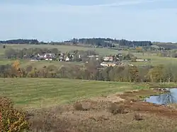 Panoráma Těšetic z „kóty 665“ JV od obce