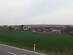 Celkový pohled od počenického hřbitova