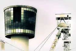 Kruhová těžní věž a příhradová těžní věž dolu Sviadnov