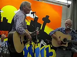 The Quarrymen v Liverpoolu (2011). Zleva: Colin Hanton, Len Garry, Rod Davis