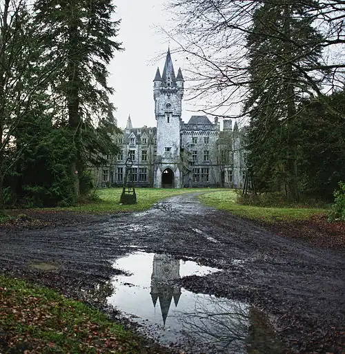 Přední strana zámku (2012)