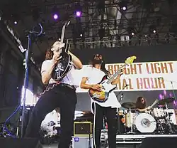 The Bright Light Social Hour během koncertu v Alabamě v roce 2016.